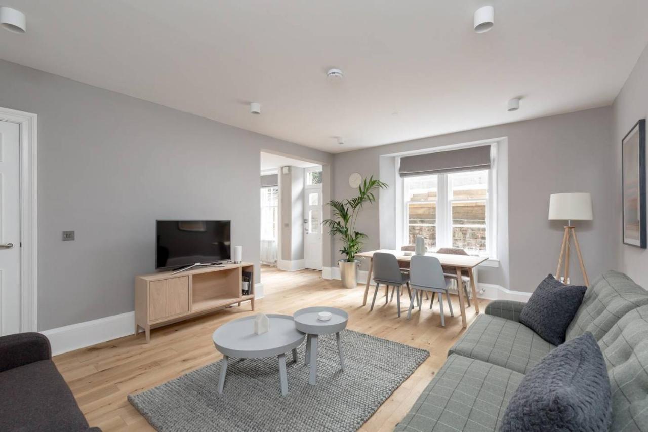 Joivy Luxurious 2Br Home Near Haymarket Station EDI Kültér fotó