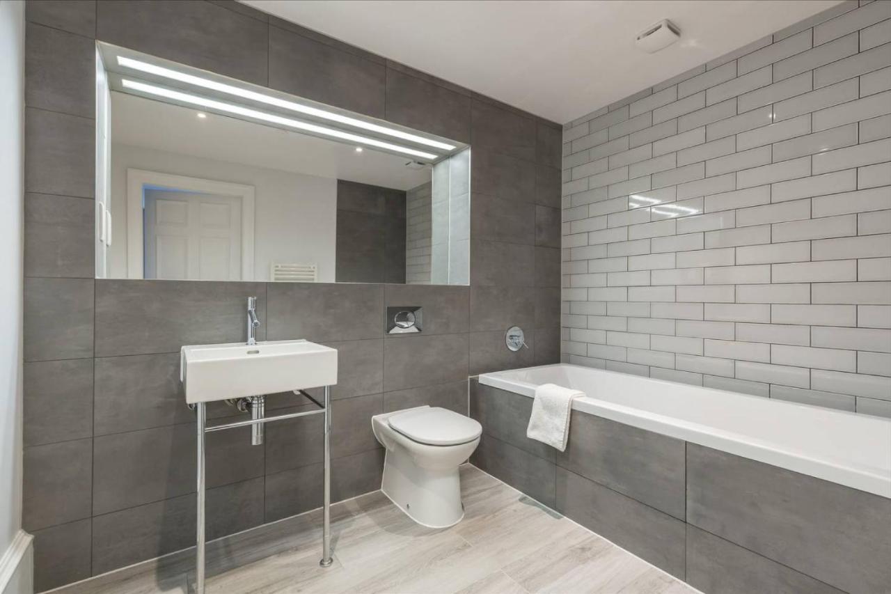 Joivy Luxurious 2Br Home Near Haymarket Station EDI Kültér fotó