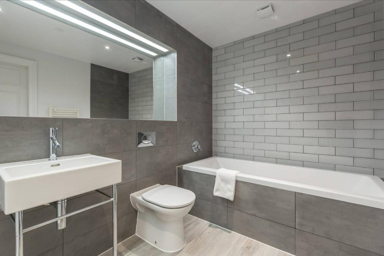 Joivy Luxurious 2Br Home Near Haymarket Station EDI Kültér fotó